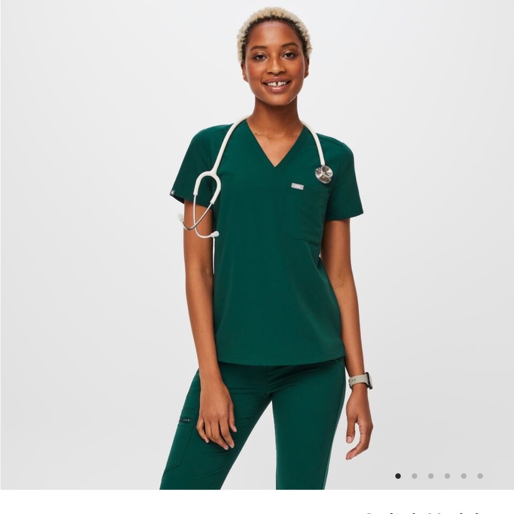 women's Hunter Green Catarina™ - One-Pocket Scrub Top - L / Hunter Green